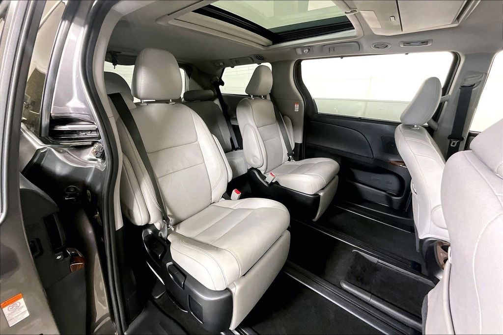 2017 Toyota Sienna Limited 7 Passenger