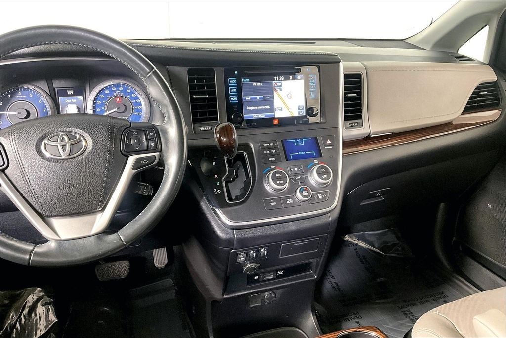 2017 Toyota Sienna Limited 7 Passenger