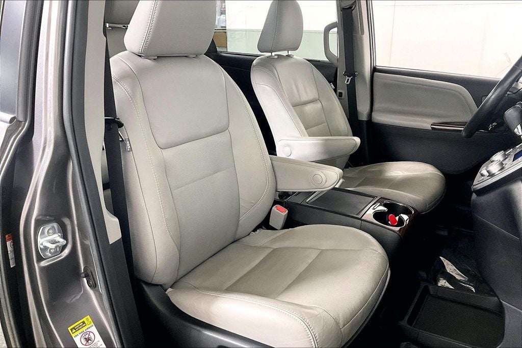 2017 Toyota Sienna Limited 7 Passenger