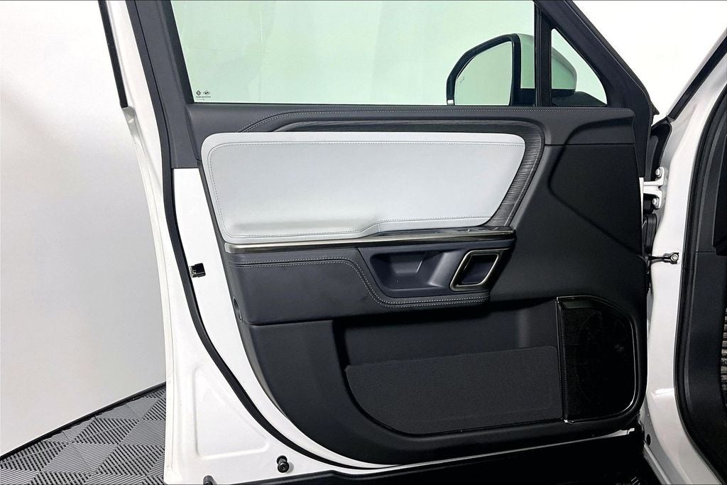 2023 Rivian R1S Adventure