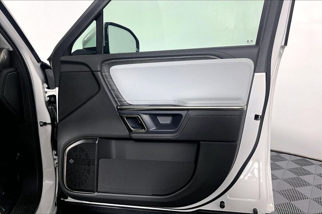 2023 Rivian R1S Adventure