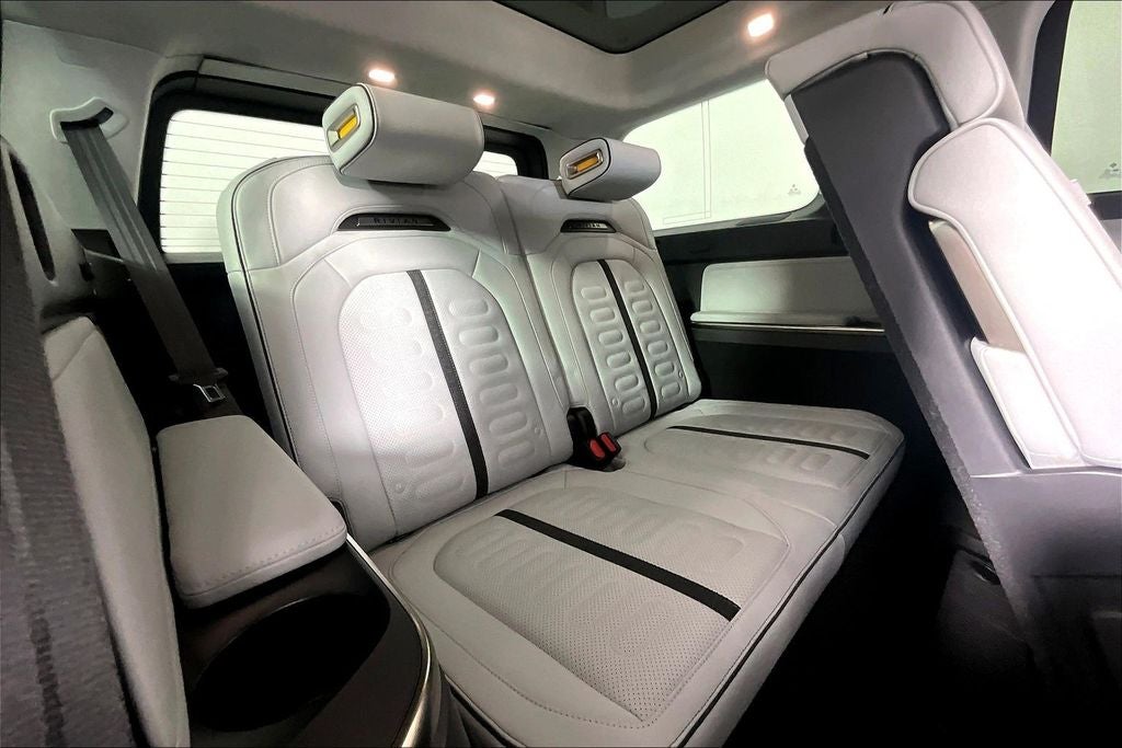 2023 Rivian R1S Adventure