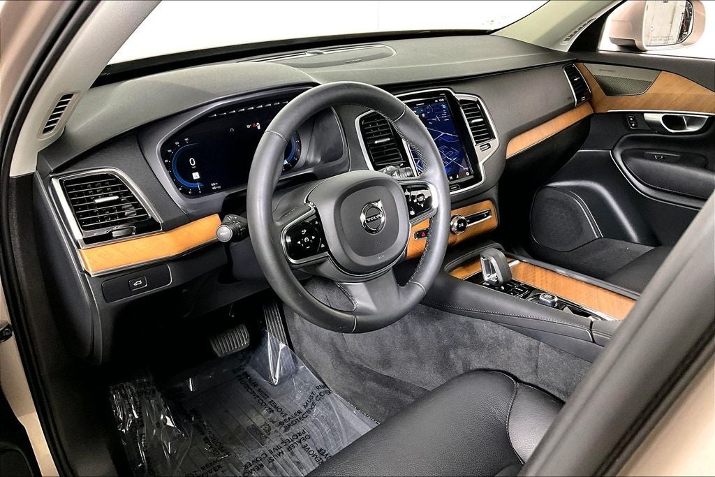 2024 Volvo XC90 B6 Plus Bright Theme