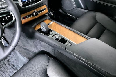 2024 Volvo XC90 B6 Plus Bright Theme