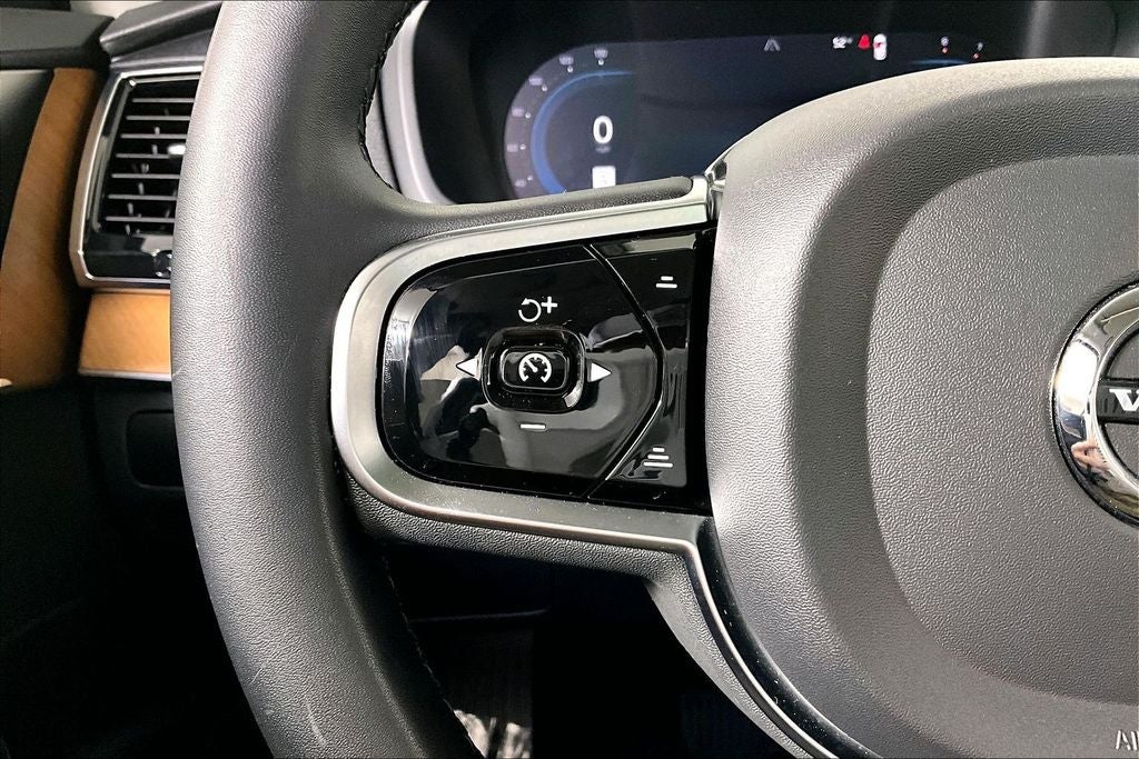 2024 Volvo XC90 B6 Plus Bright Theme