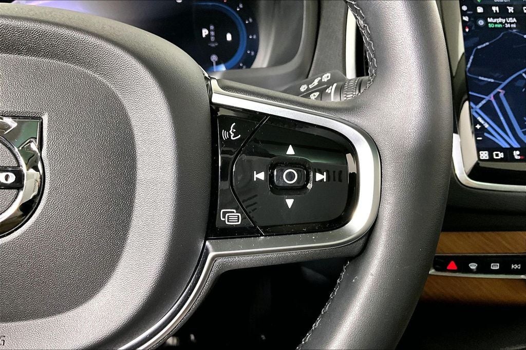 2024 Volvo XC90 B6 Plus Bright Theme