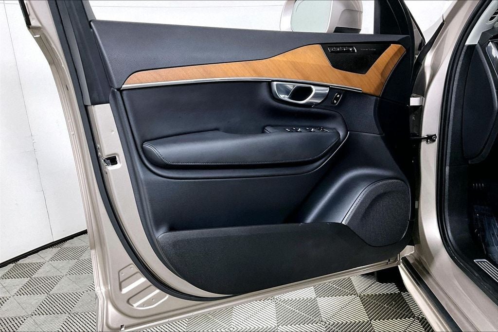 2024 Volvo XC90 B6 Plus Bright Theme