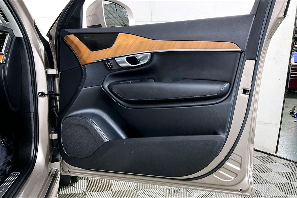 2024 Volvo XC90 B6 Plus Bright Theme