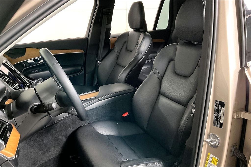 2024 Volvo XC90 B6 Plus Bright Theme