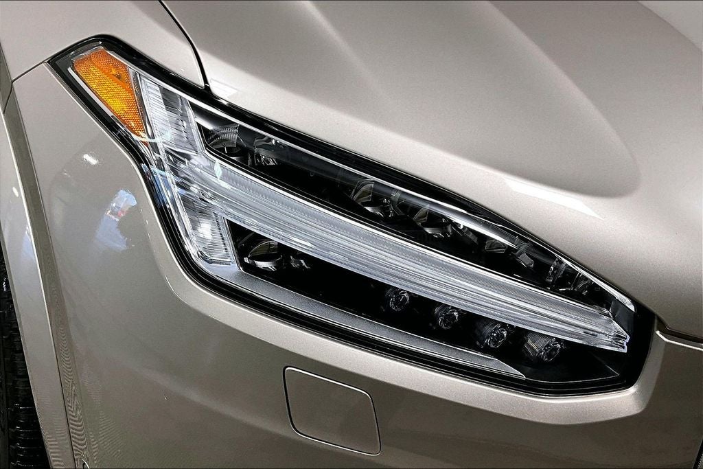 2024 Volvo XC90 B6 Plus Bright Theme