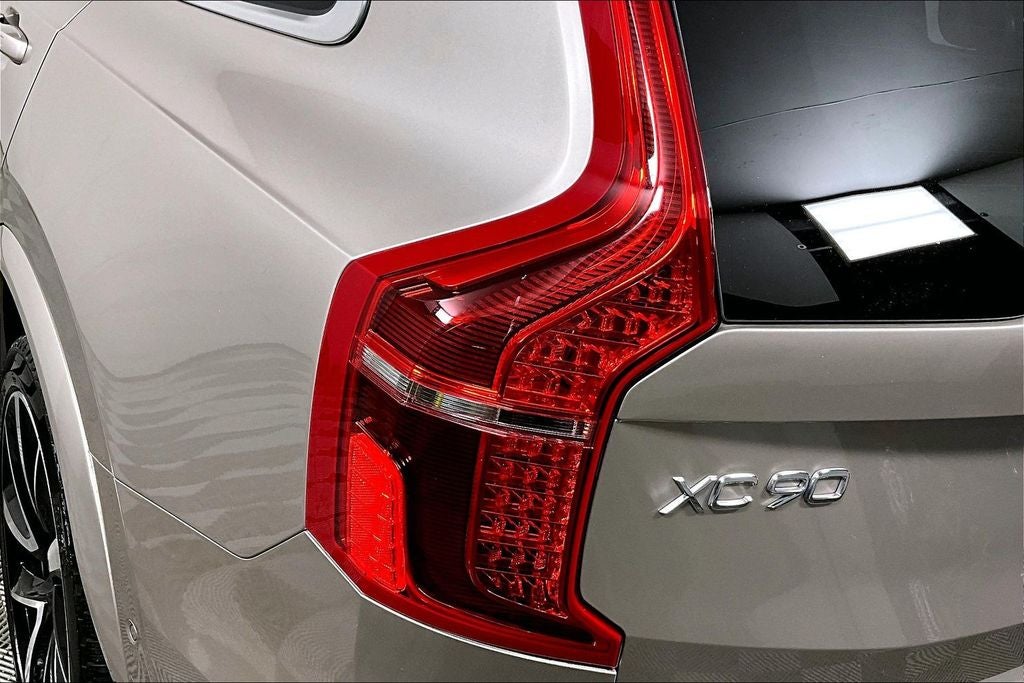2024 Volvo XC90 B6 Plus Bright Theme
