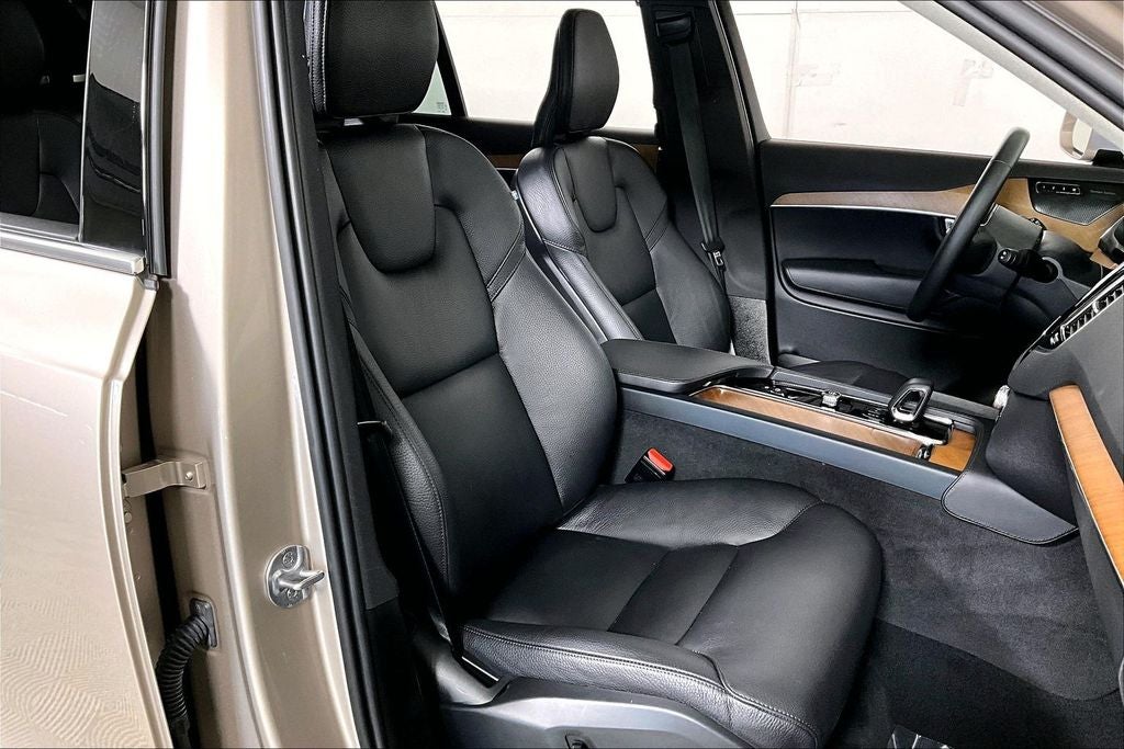 2024 Volvo XC90 B6 Plus Bright Theme