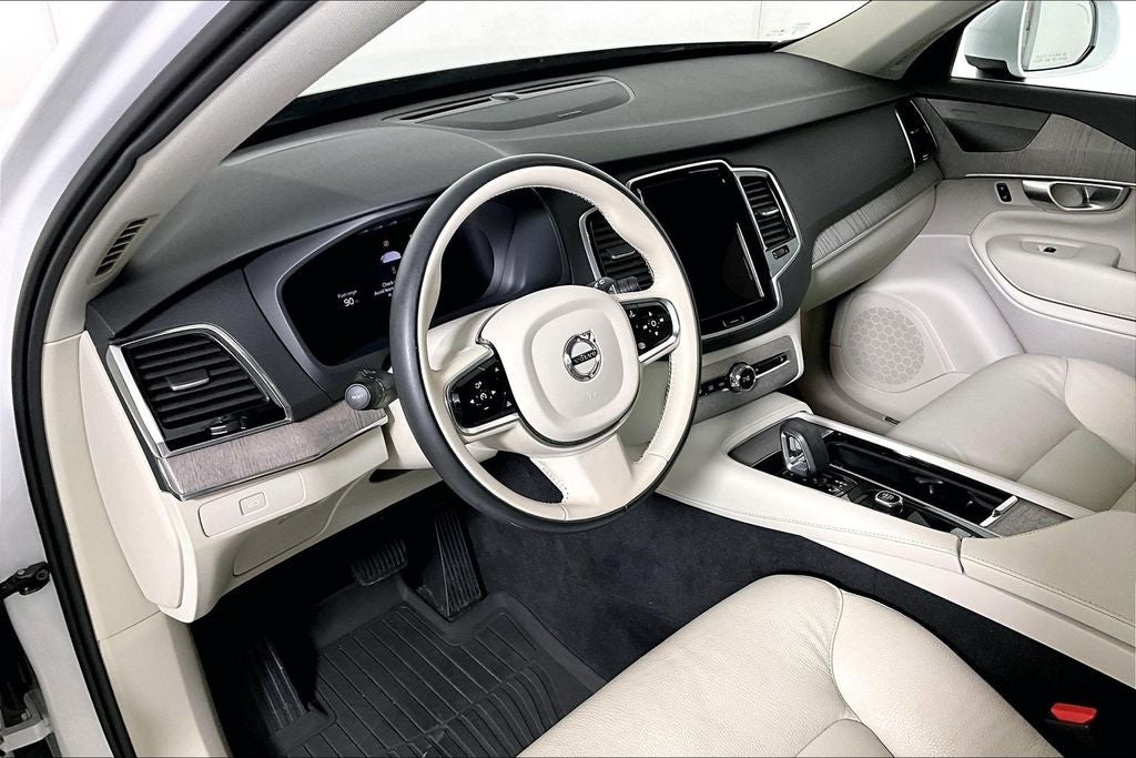 2024 Volvo XC90 B6 Plus Bright Theme