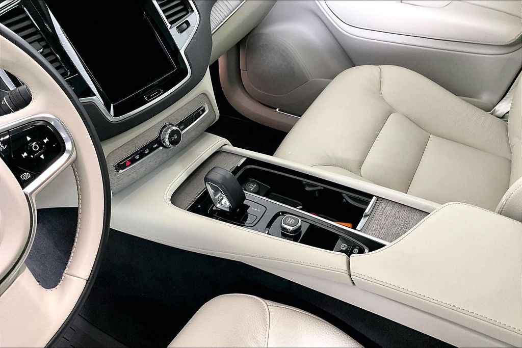 2024 Volvo XC90 B6 Plus Bright Theme