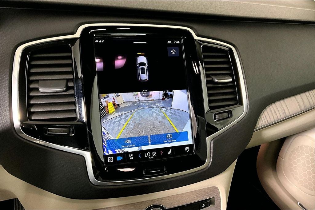 2024 Volvo XC90 B6 Plus Bright Theme