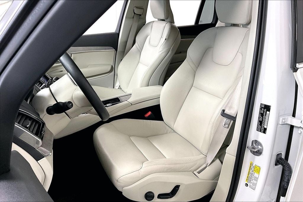 2024 Volvo XC90 B6 Plus Bright Theme