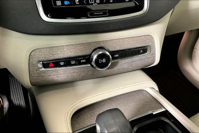 2024 Volvo XC90 B6 Plus Bright Theme