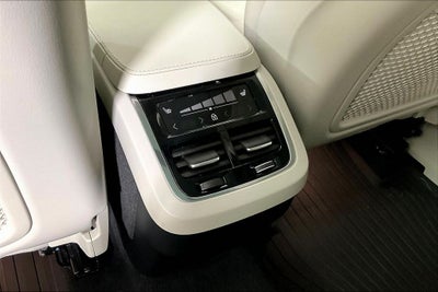 2024 Volvo XC90 B6 Plus Bright Theme