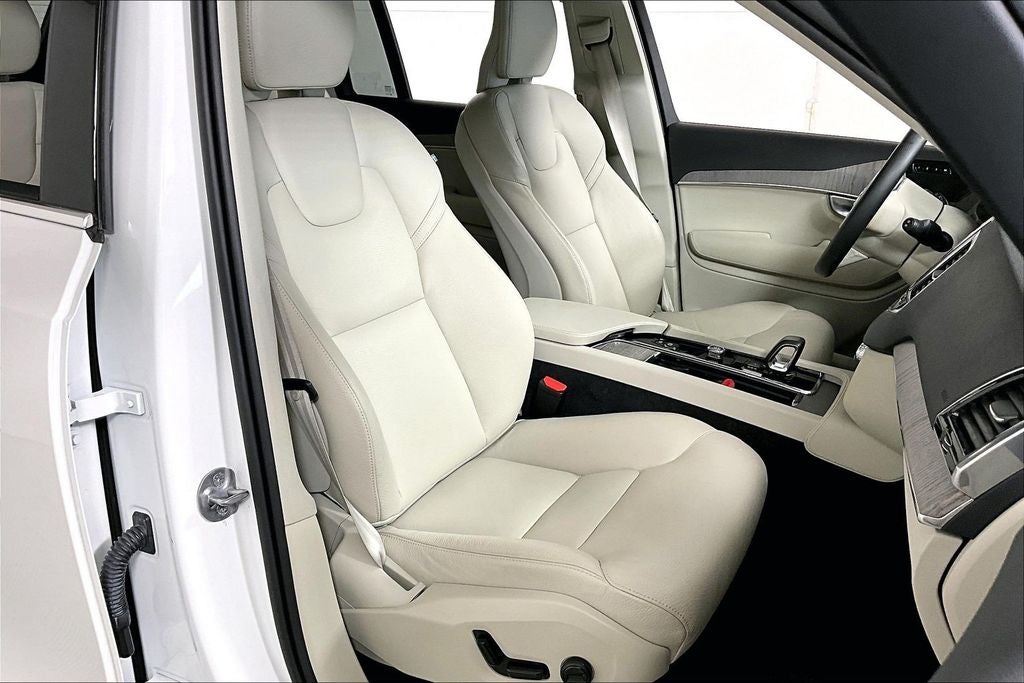 2024 Volvo XC90 B6 Plus Bright Theme