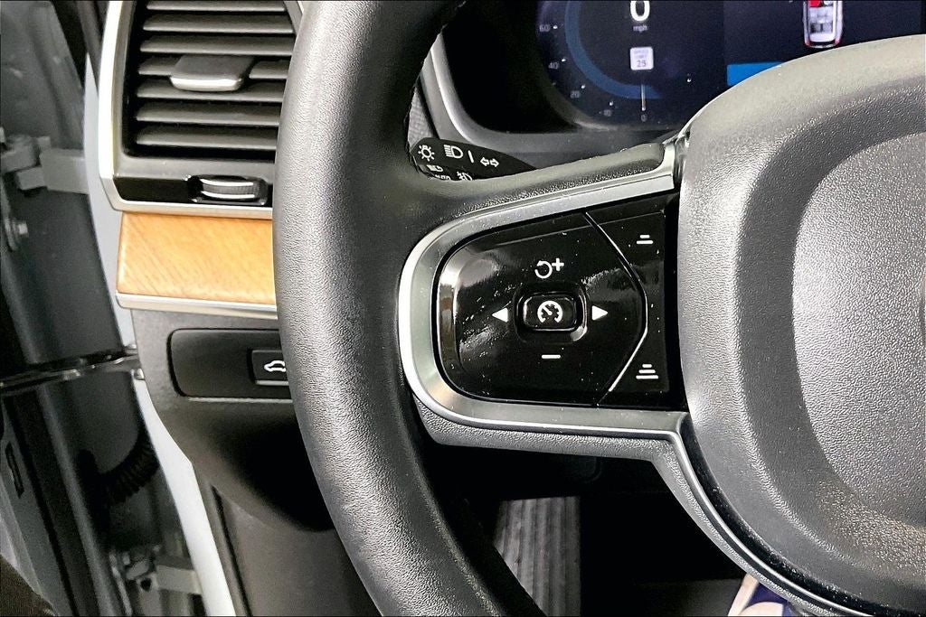 2024 Volvo XC90 B6 Plus Bright Theme