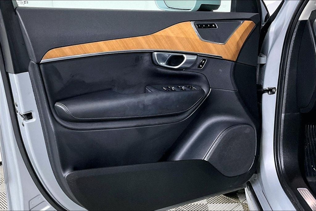 2024 Volvo XC90 B6 Plus Bright Theme