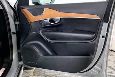 2024 Volvo XC90 B6 Plus Bright Theme