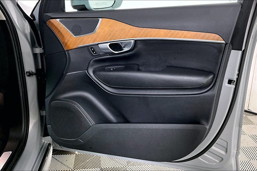 2024 Volvo XC90 B6 Plus Bright Theme