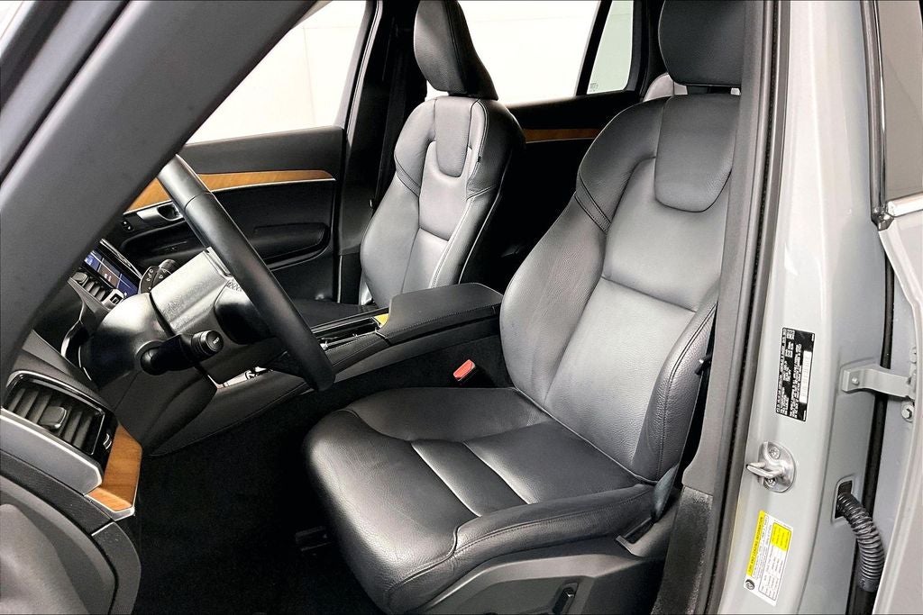 2024 Volvo XC90 B6 Plus Bright Theme