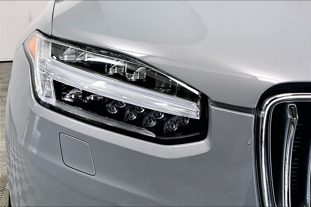 2024 Volvo XC90 B6 Plus Bright Theme