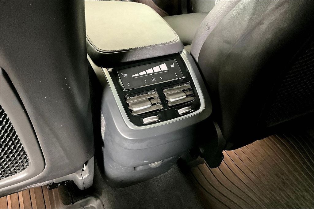 2024 Volvo XC90 B6 Plus Bright Theme