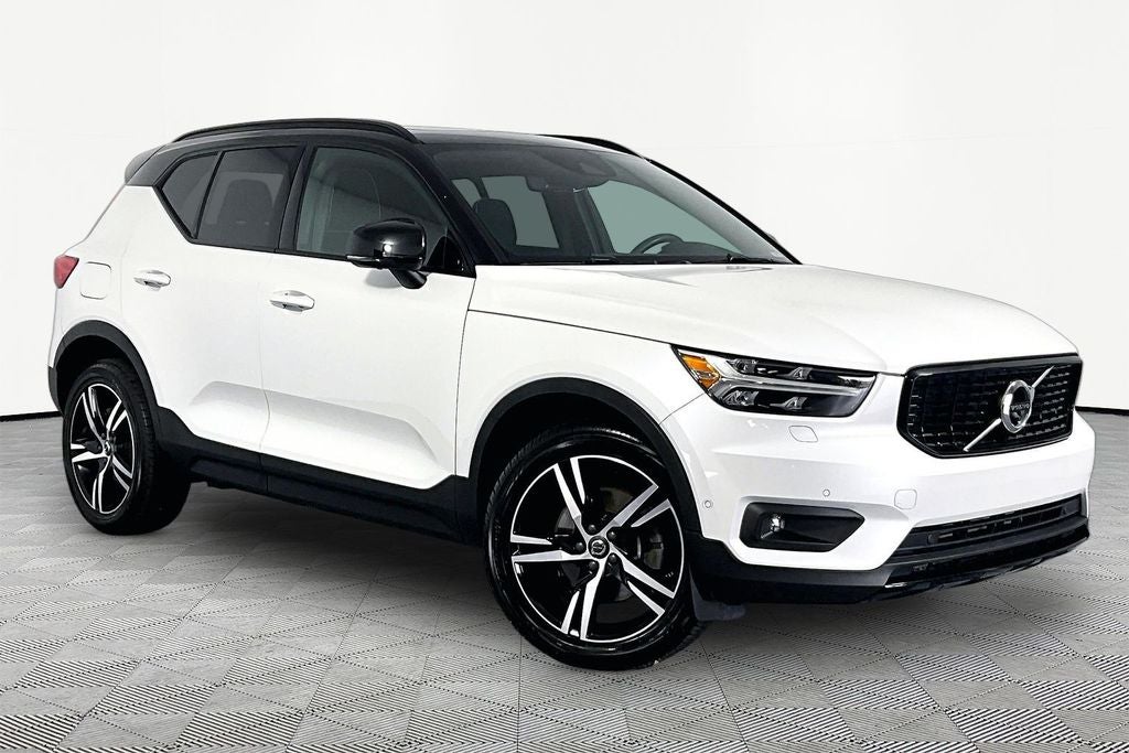 2022 Volvo XC40 R-Design