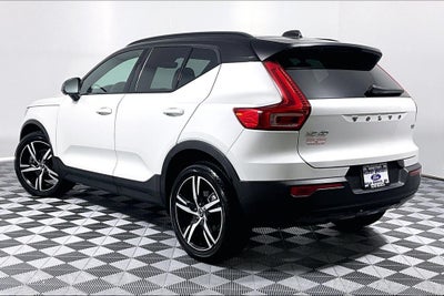 2022 Volvo XC40 R-Design