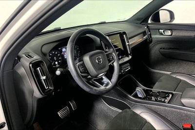 2022 Volvo XC40 R-Design