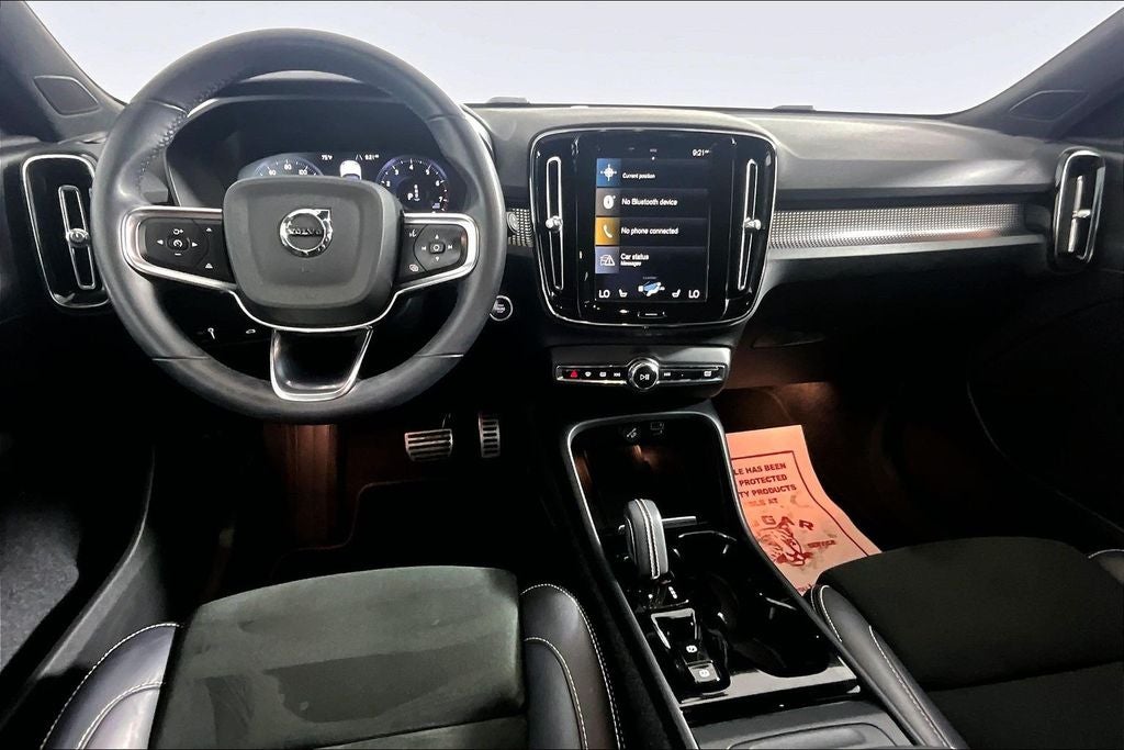 2022 Volvo XC40 R-Design