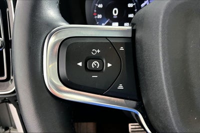 2022 Volvo XC40 R-Design