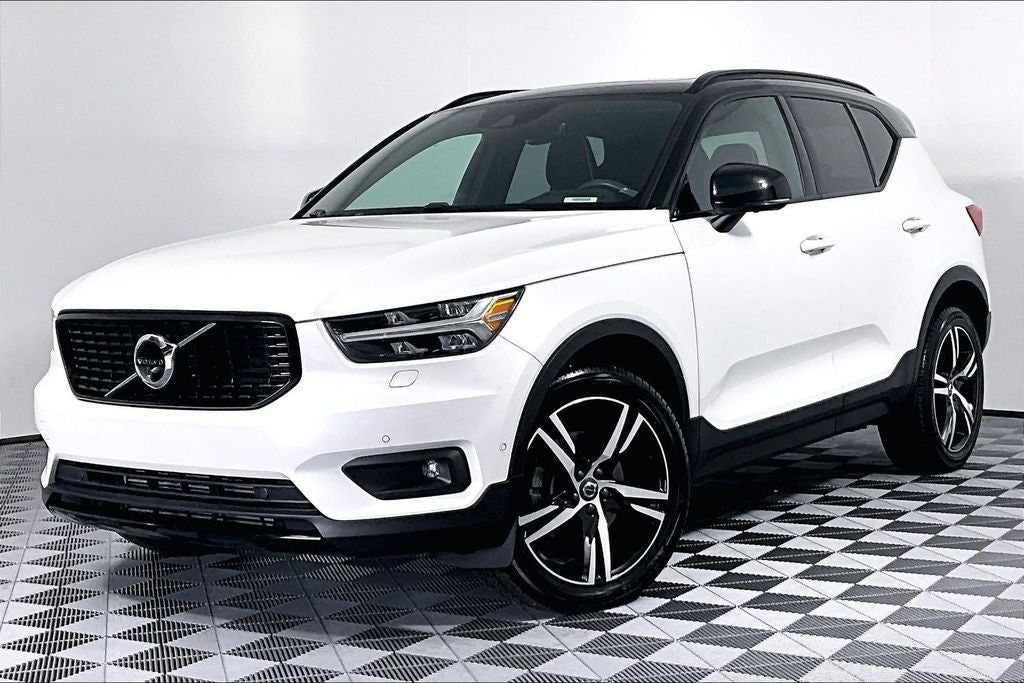 2022 Volvo XC40 R-Design