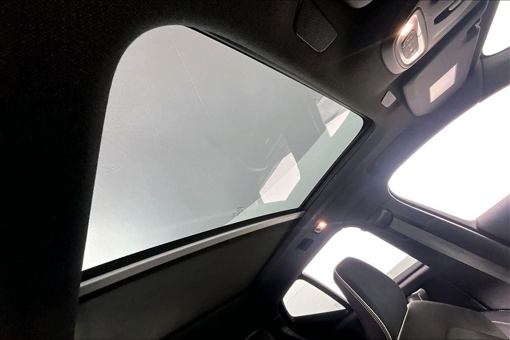 2022 Volvo XC40 R-Design