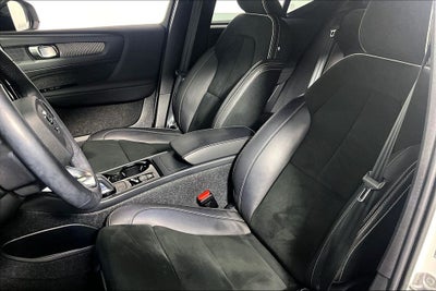 2022 Volvo XC40 R-Design