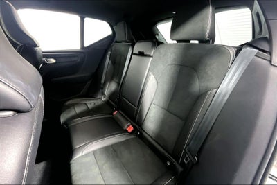 2022 Volvo XC40 R-Design
