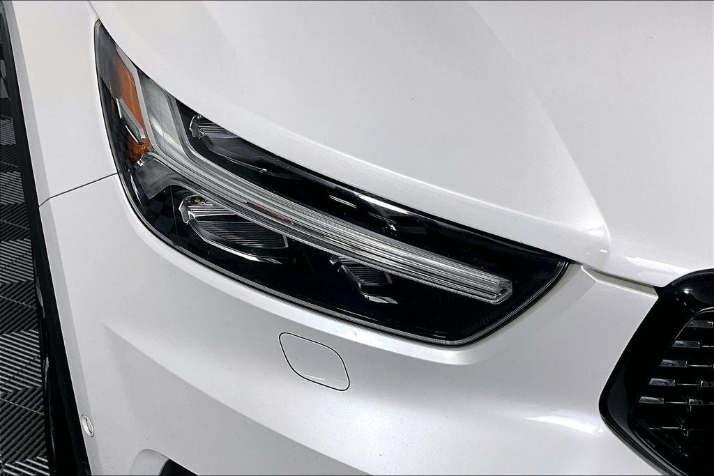 2022 Volvo XC40 R-Design