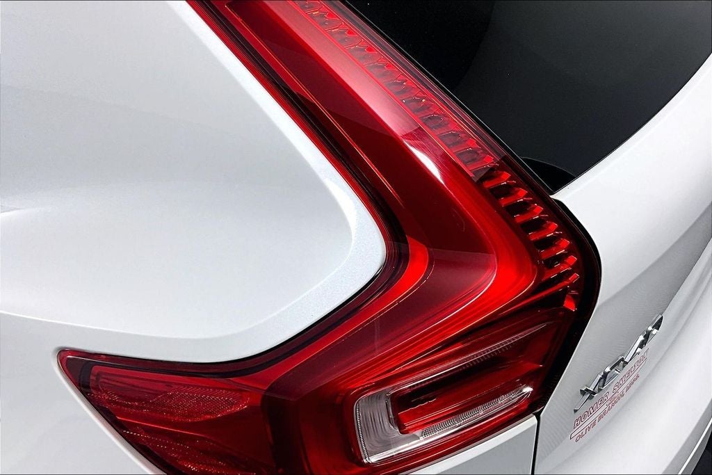 2022 Volvo XC40 R-Design