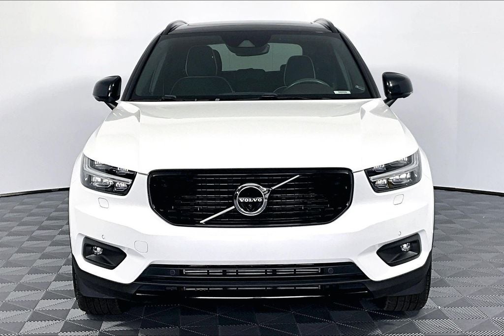 2022 Volvo XC40 R-Design