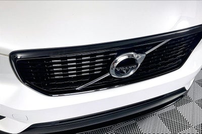 2022 Volvo XC40 R-Design