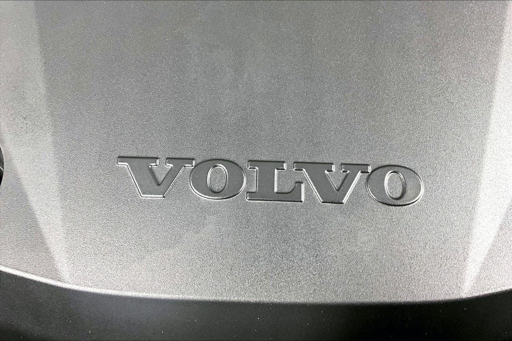 2022 Volvo XC40 R-Design