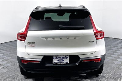 2022 Volvo XC40 R-Design