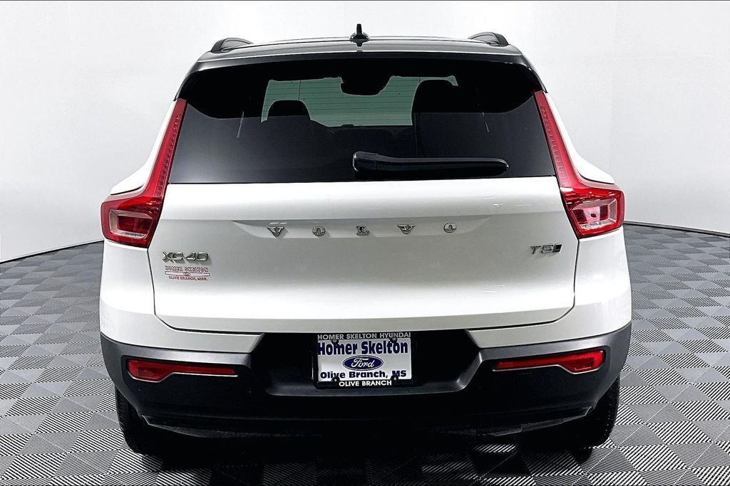 2022 Volvo XC40 R-Design