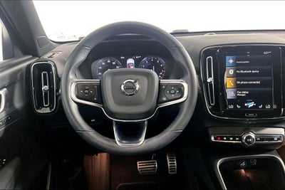 2022 Volvo XC40 R-Design