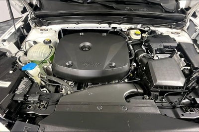 2022 Volvo XC40 R-Design
