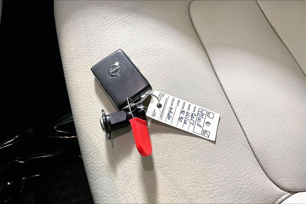 2017 Volvo XC90 T6 Momentum