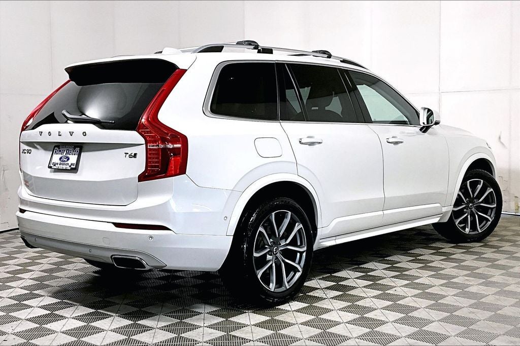 2017 Volvo XC90 T6 Momentum